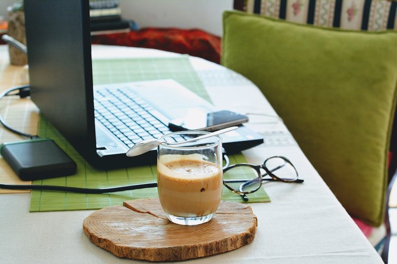 How to Create a Comfortable and Functional Work Environment When Working from Home